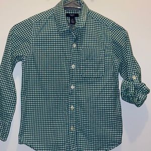 Gap buttoned down size 6-7 (small)